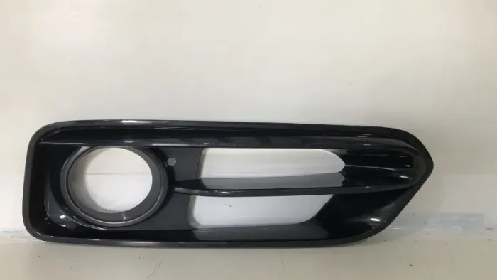 Grade Farol De Milha Direito Bmw 118i 120i 2016 2017 BG3492