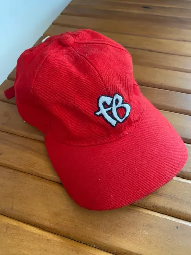 Boné Fubu vermelho 