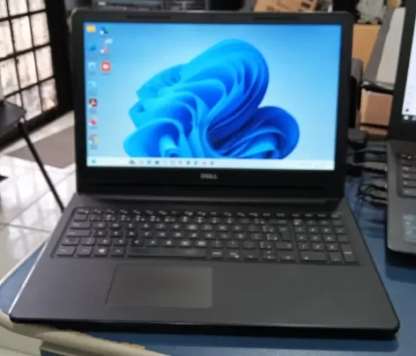 Notebook Dell I3 8gb Ssd 256gb Tela de 15.6 Bateria Boa R$1.499,00