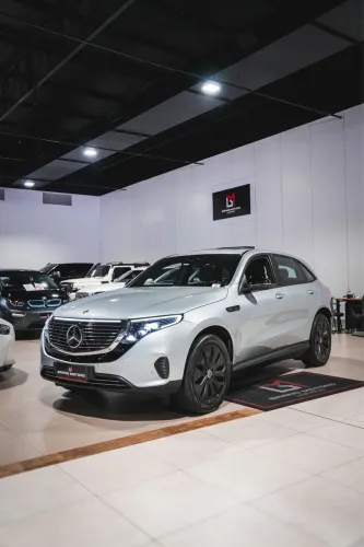 Abaixo da Fipe Mercedes-Benz EQC 400 4matic 408cv (elétrico) 2020