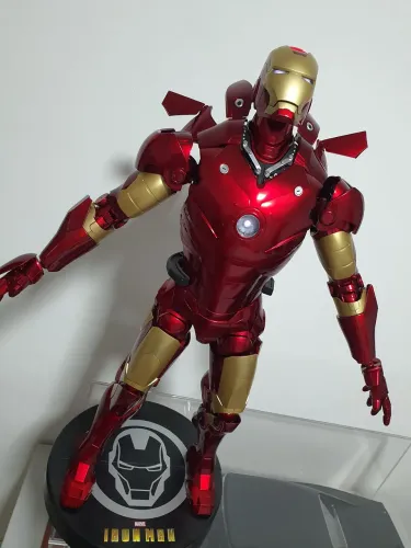 Action Figure Iron Man Mark III - Colecionável