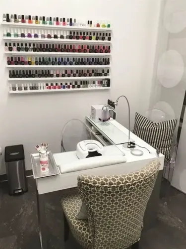 Alugo Sala 24m² p/ Esmalteria, Manicure, Design Sobrancelha em frente Detran