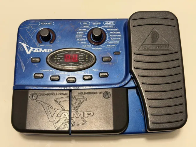 Pedaleira Behringer X V-Amp