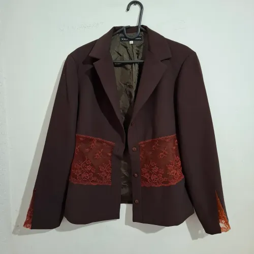 Blazer Marrom com Detalhes em Renda