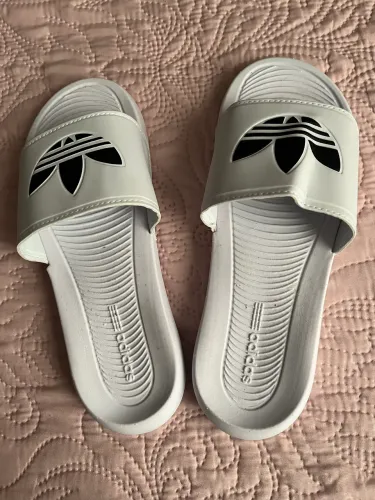 Chinelo Adidas novo 42-43