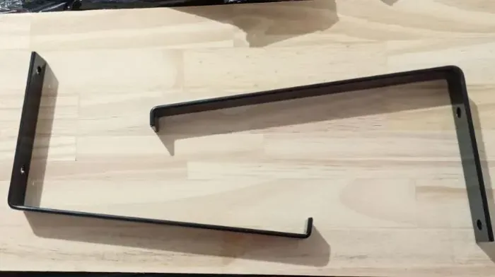 Um kit de suporte invisível para prateleira