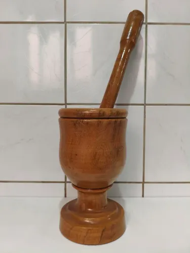 Pilão artesanal em madeira maciça 