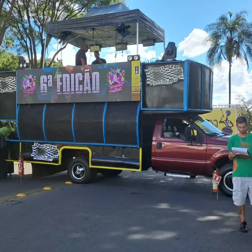 aluguel  e venda de trios  elétrico de som.