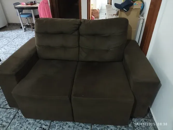 Sofá retrátil 2 e 3 lugares usado em boas condições 