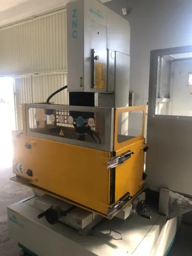 Máquina de Eletroerosão por Penetração ZNC  EURO SMART