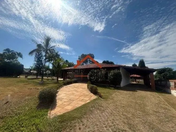 Casa em Condomínio em CITY CASTELLO com 556,60 de útil - 04 dormitórios sendo 02 Súites