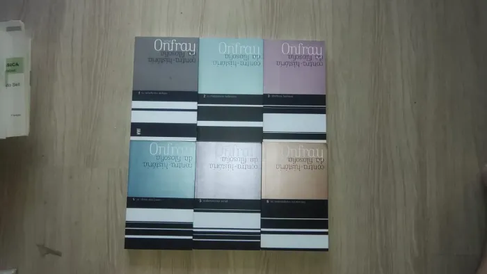 Coleção 'Contra-história da filosofia' de Michel Onfray