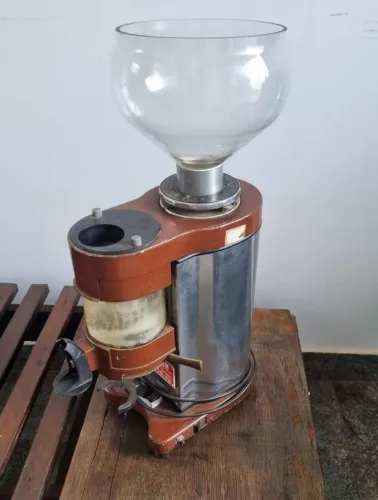Antigo Moinho/ Moedor para Grãos de Café Anos70 NÃO FUNCIONA 