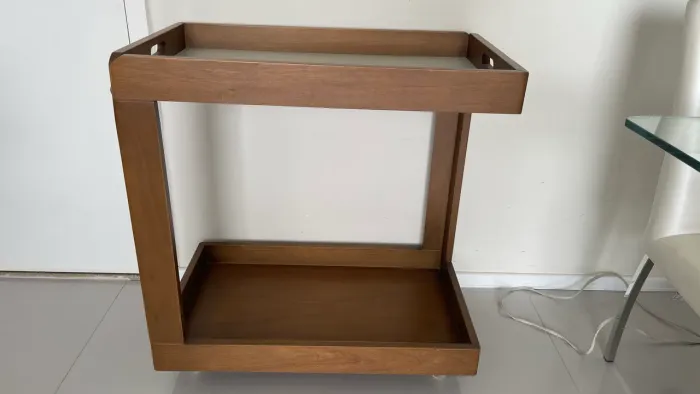 Vendo linda mesa de café com rodinhas