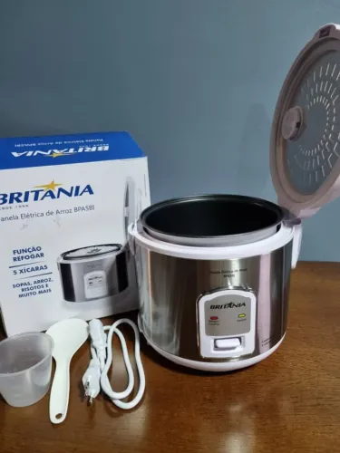 Panela de Arroz Britânia - 5 xícaras - Voltagem 220 - Nova