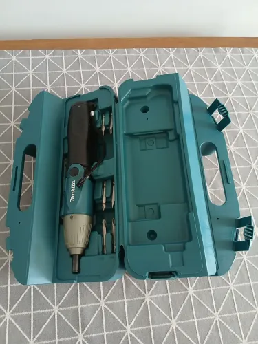 Parafusadeira Makita com Maleta