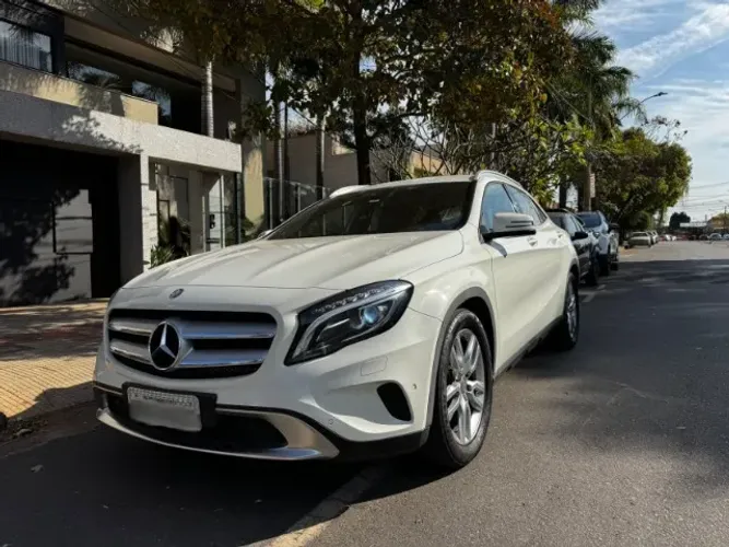 Mercedes-Benz GLA 200 Adv. 1.6 Turbo - Só 62.000km - 2015