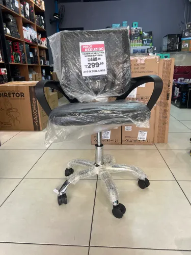 Cadeira Executiva Respirável Giratória Mesh