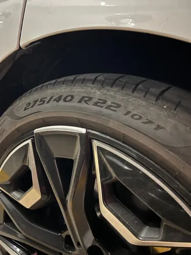 Par de pneu 275/40-22 com 23 mil km