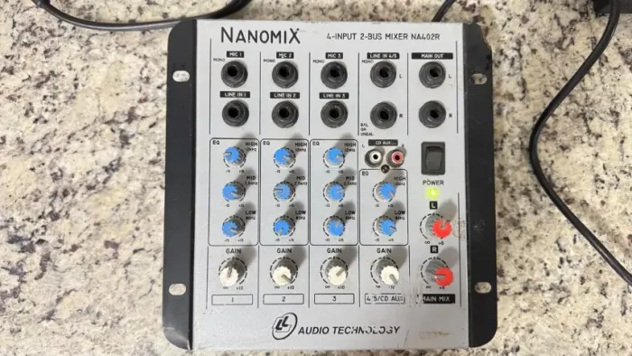 Mesa De Som Audio Technology Nanomix Na402R (Para Conserto Ou Retirada De Peças)  