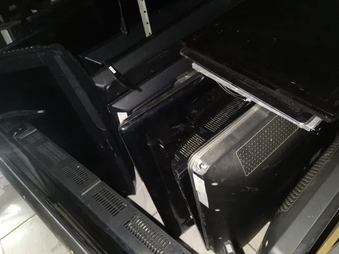 Lotes de 60 TVs para venda com tela quebrada