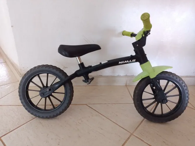 Bicicleta infantil equilíbrio