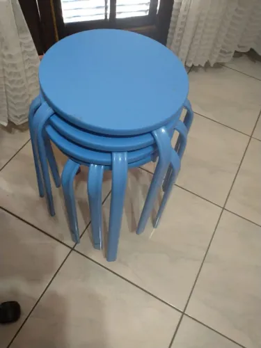 Conjunto de 4 Bancos bom estadoEmpilháveis Azuis
