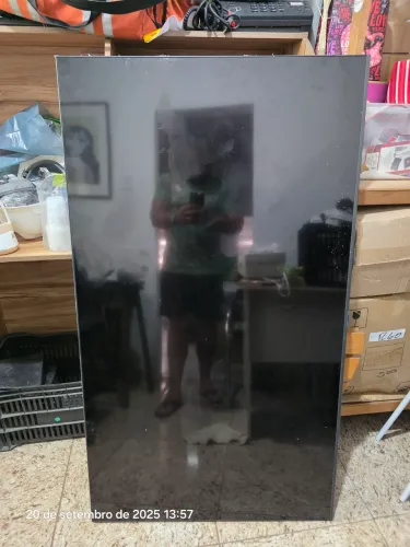 Vendo tv com defeito para retirada de peças, tela quebrada 