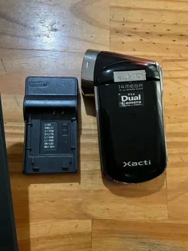 Câmera Dual Sanyo Xacti full HD