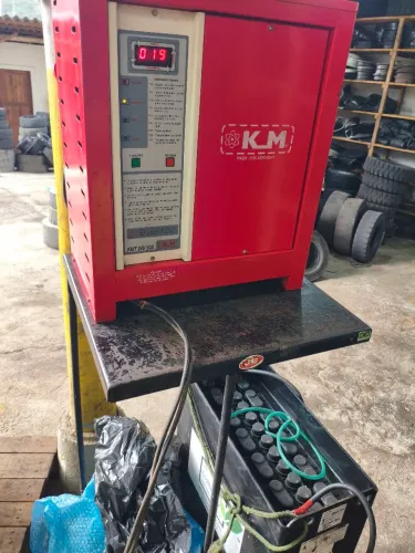 Carregador KM 24V 50A para empilhadeira 