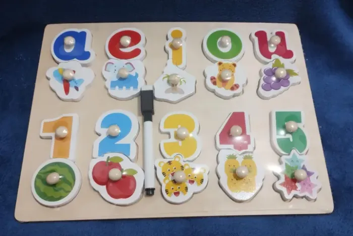 Tabuleiro brinquedo educativo Vogais, Números e Quadro Branco