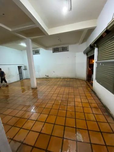 Alugo salão comercial na divisa com Maringá .