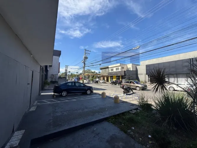 Prédio Comercial na Rua Francisco Rodrigues Filho