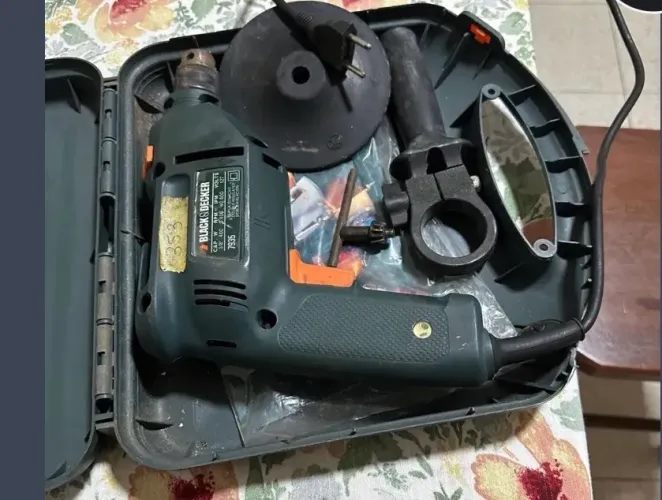 Furadeira da Black & Decker, especificamente o modelo 7935