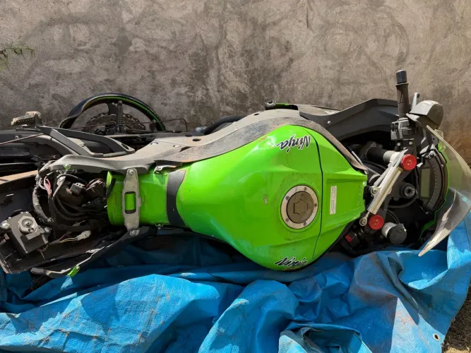 ZX10R 1000cc/ MOTO C APENAS 4.500km