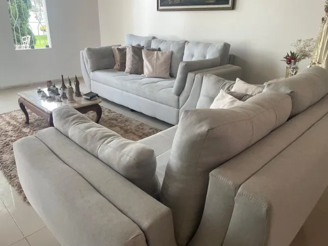 Vendo sofá 2 e 3 lugares semi-novo 
