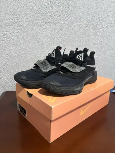 Tênis de basquete zoom freak 4