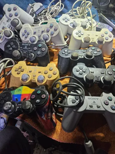 Lote com 11 joystick para retirada de peças psone ps2