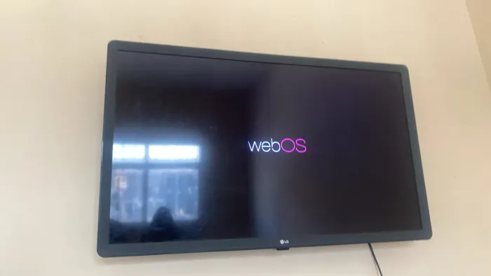 vende se televisão semi nova 32 polegadas 