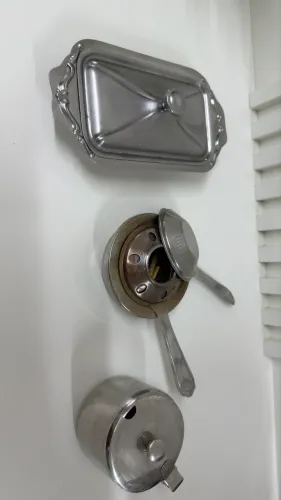 Acucareiro, mantegueira e fogareiro para founde em inox
