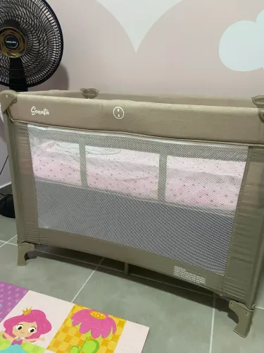 Berço portátil e Chiqueirinho. 