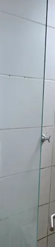 Vendo 3 folhas de vidro de 50x186 retirada de box de banheiro.