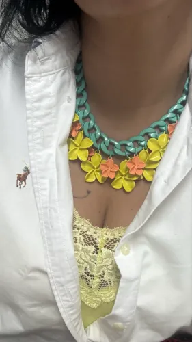 Máxi colar flores Zara