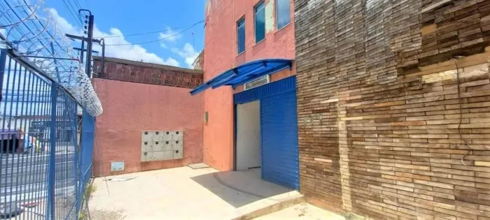 Prédio Comercial no Centro de Maracanaú, Ideal para Clínicas, Escolas, etc.