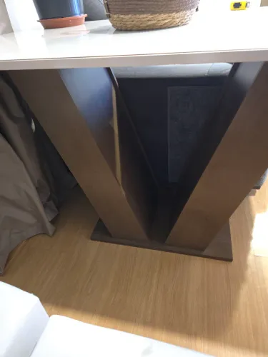 Mesa com tampo de vidro e 4 cadeiras