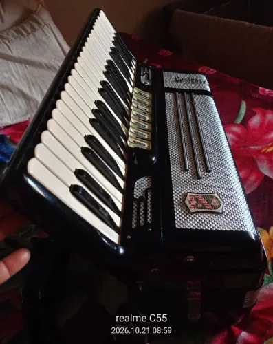 Acordeon Lá tosca italiana em quarta de voz oitavada de fabrica