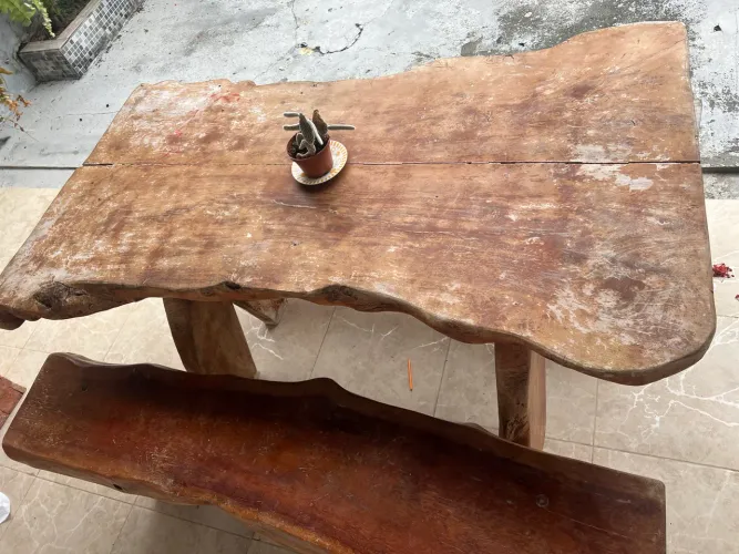 Mesa rústica de jaqueira