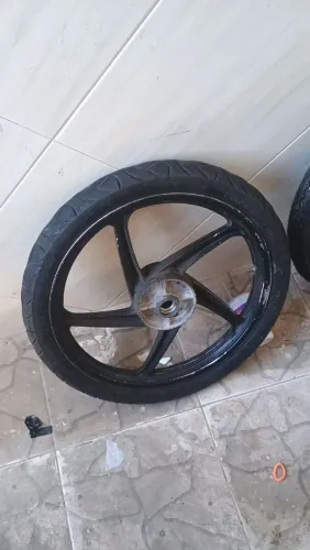 Vendo pneus e duas rodas