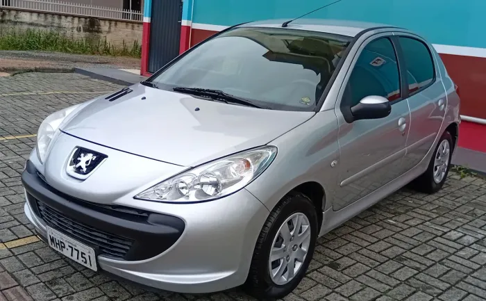 Peugeot 207 XR 1.4 Flex 8V 5P 2010