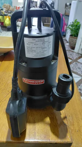Motobomba submersível para drenagem